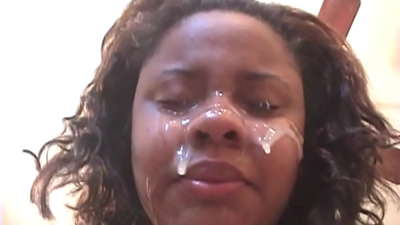 巴西黑人女孩與大雞巴肛交後臉上射精